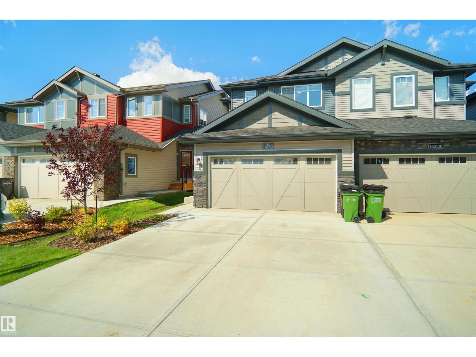 Photo 3 of 16230 19 Av Sw, Edmonton AB
