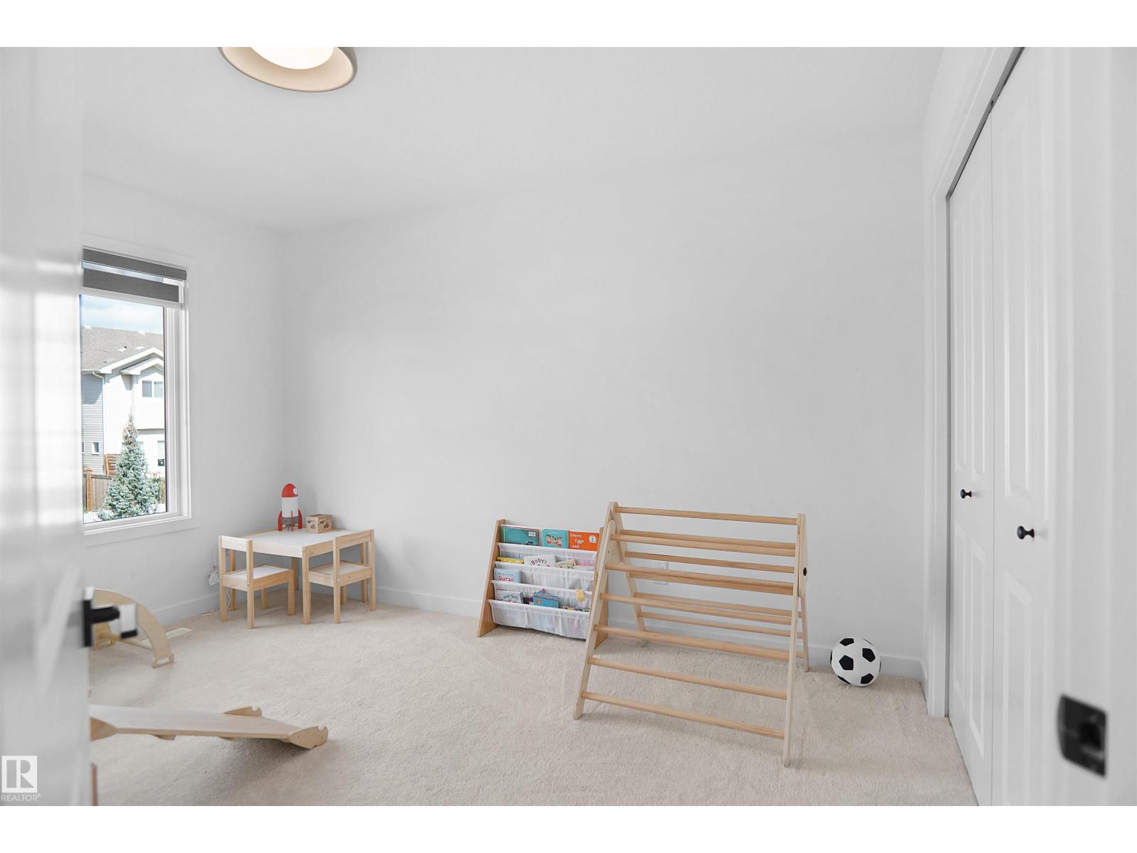 Photo 1 of 16230 19 Av Sw, Edmonton AB