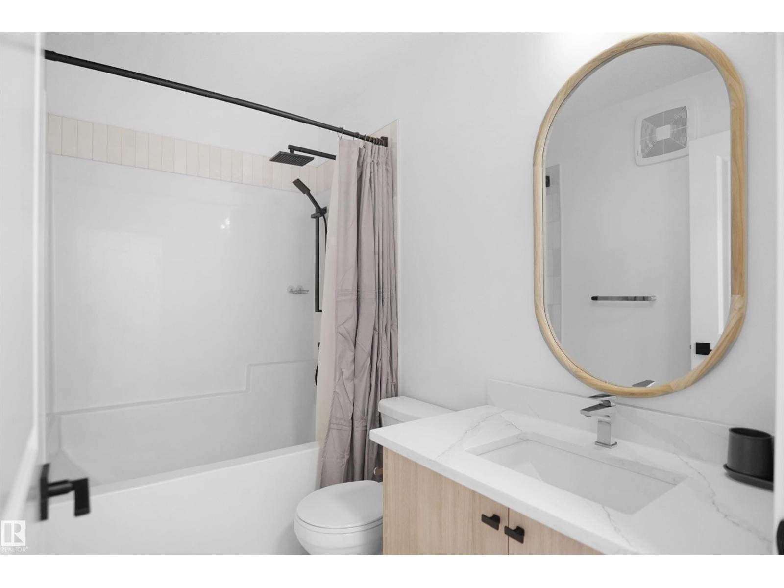 Photo 6 of 16230 19 Av Sw, Edmonton AB