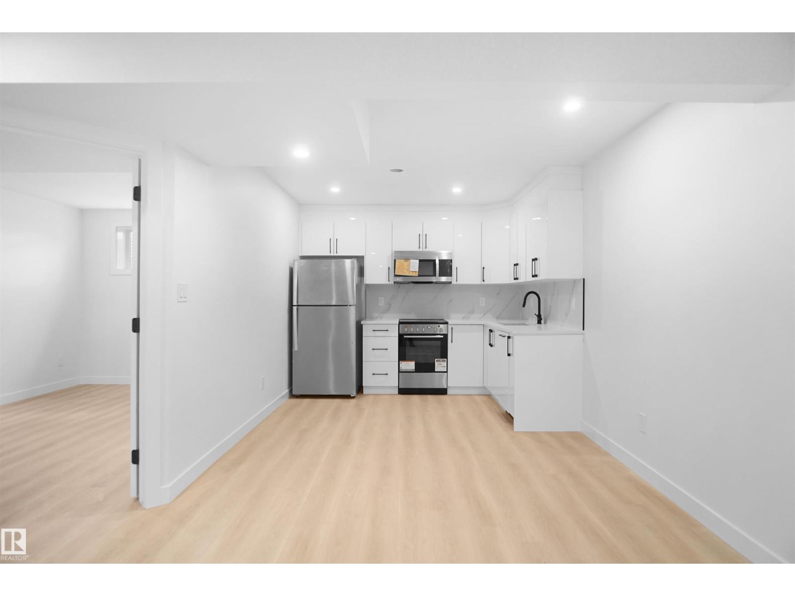 Photo 33 of 16230 19 Av Sw, Edmonton AB
