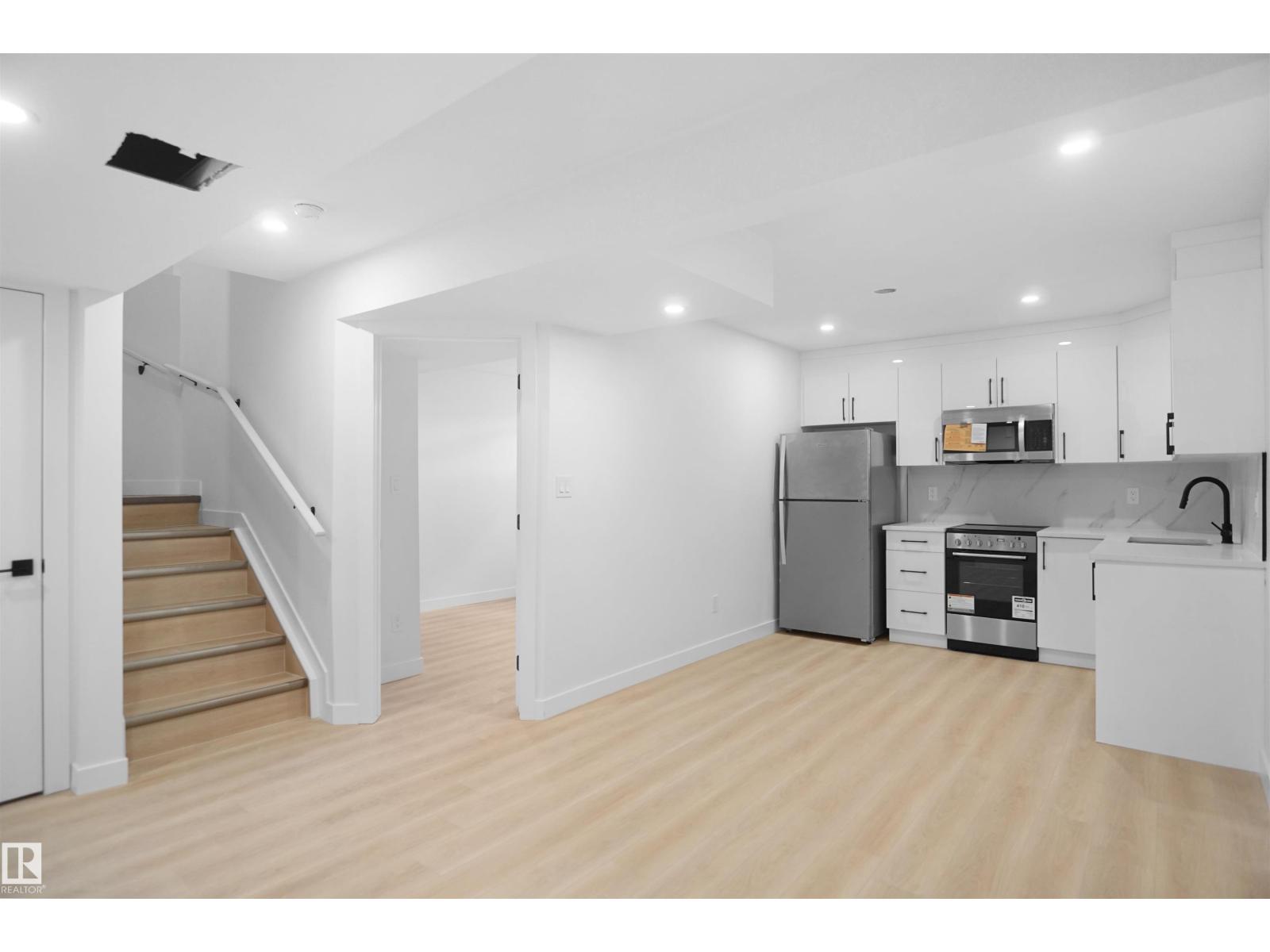 Photo 15 of 16230 19 Av Sw, Edmonton AB