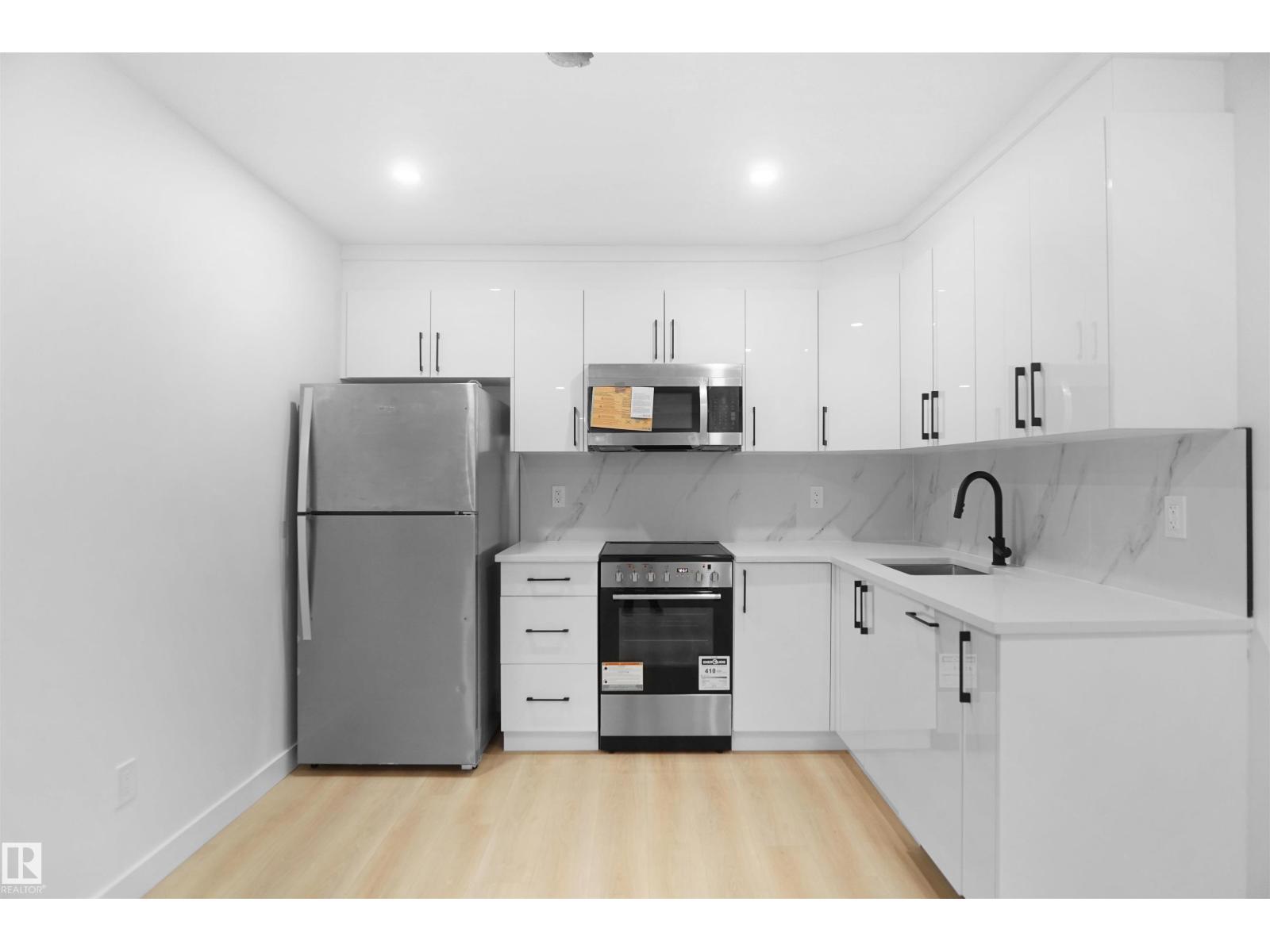 Photo 27 of 16230 19 Av Sw, Edmonton AB
