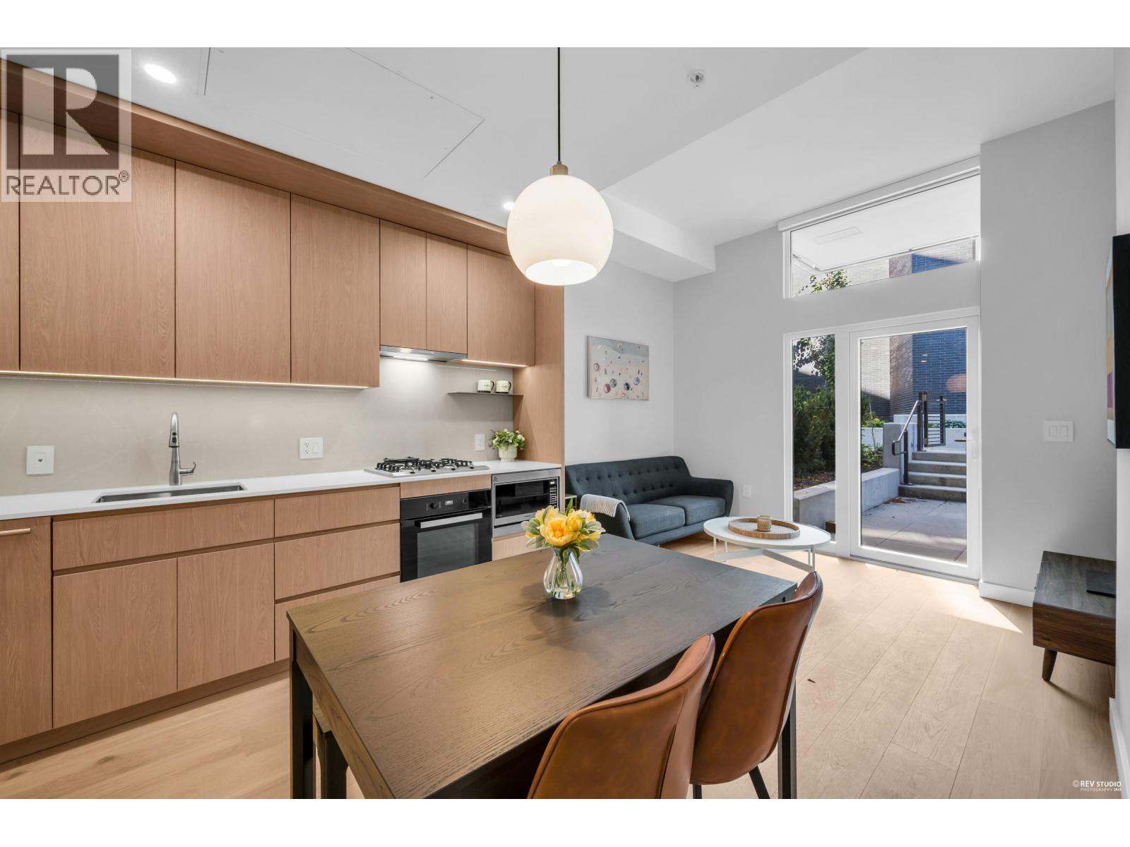 Photo 3 of 104 5212 Cambie Street, Vancouver BC
