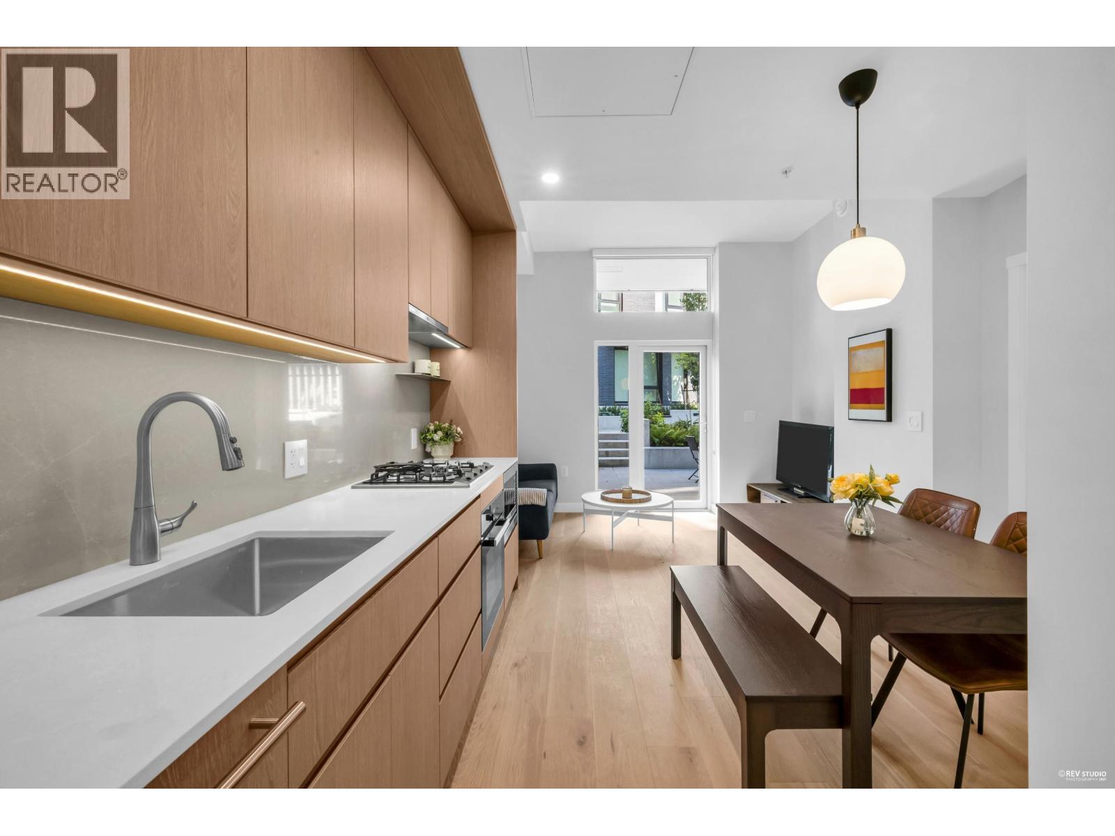 Photo 10 of 104 5212 Cambie Street, Vancouver BC