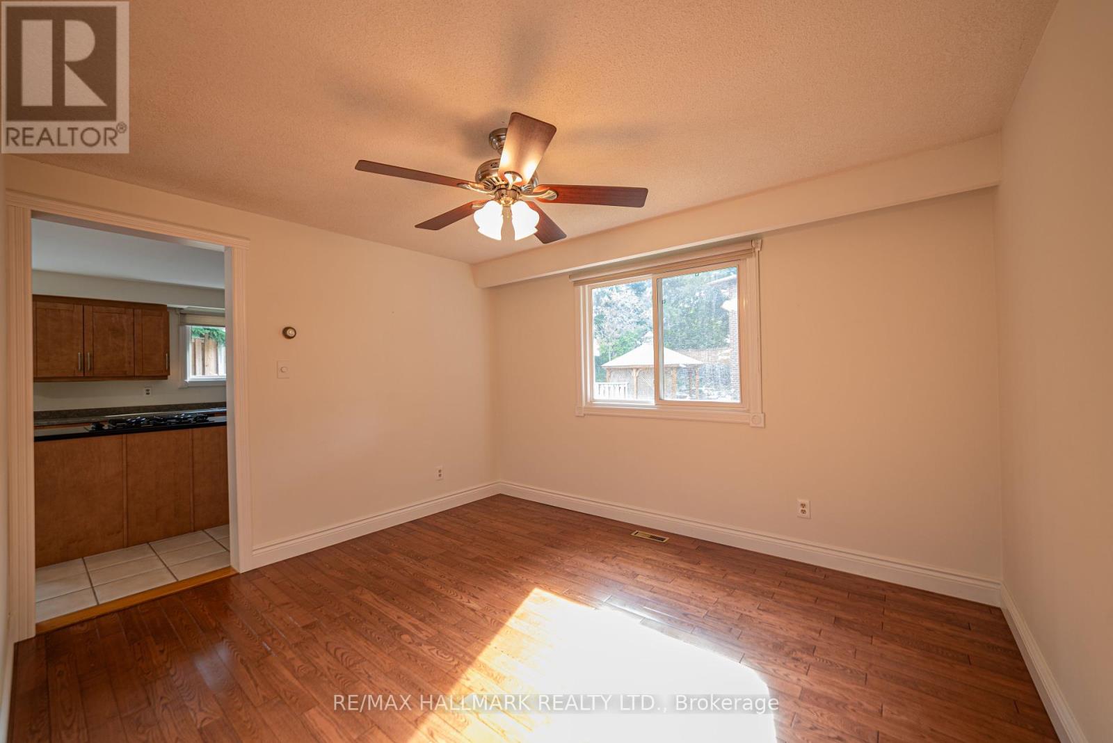 Photo 12 of Main 42 Portland Crescent, Newmarket ON