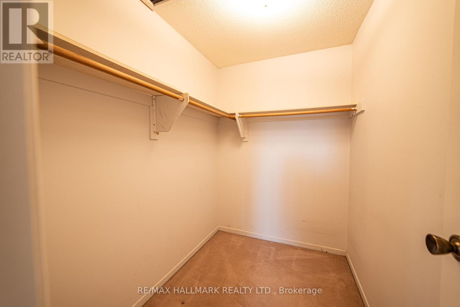 Photo 16 of Main 42 Portland Crescent, Newmarket ON