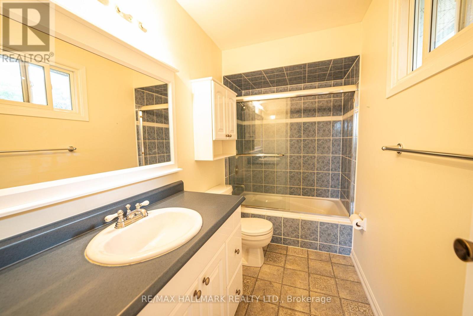 Photo 17 of Main 42 Portland Crescent, Newmarket ON