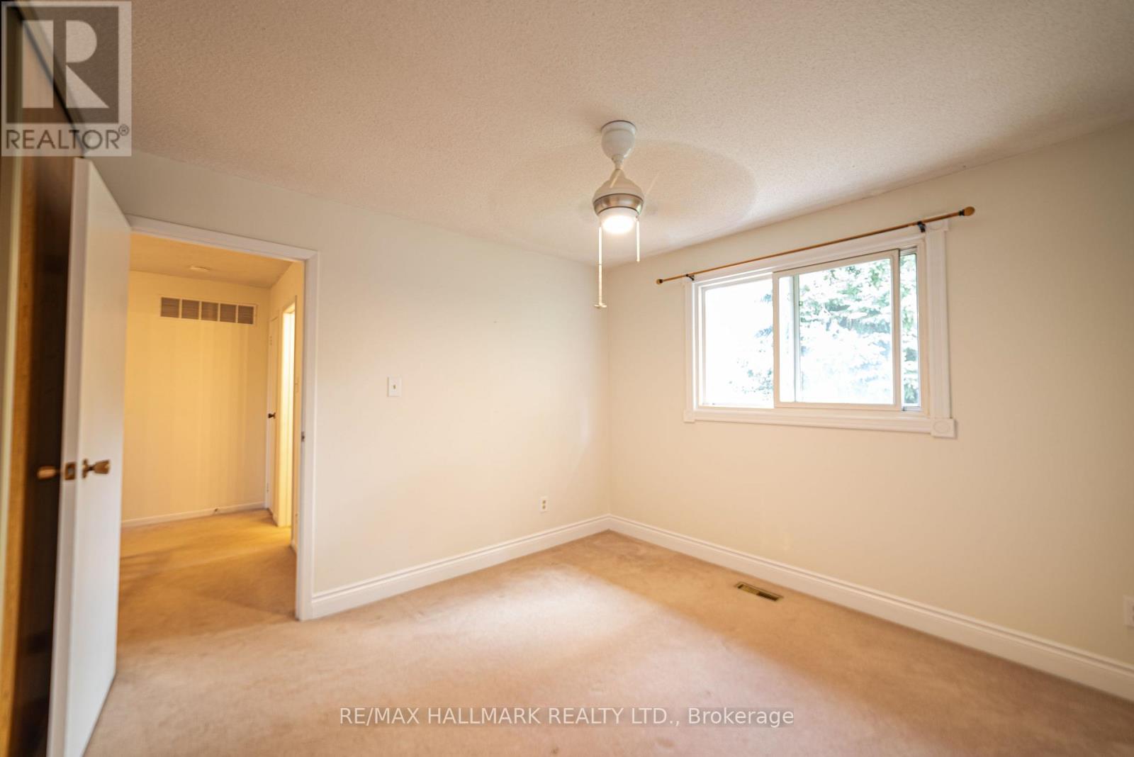 Photo 18 of Main 42 Portland Crescent, Newmarket ON