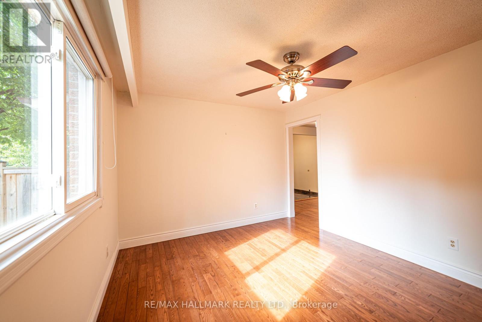 Photo 25 of Main 42 Portland Crescent, Newmarket ON