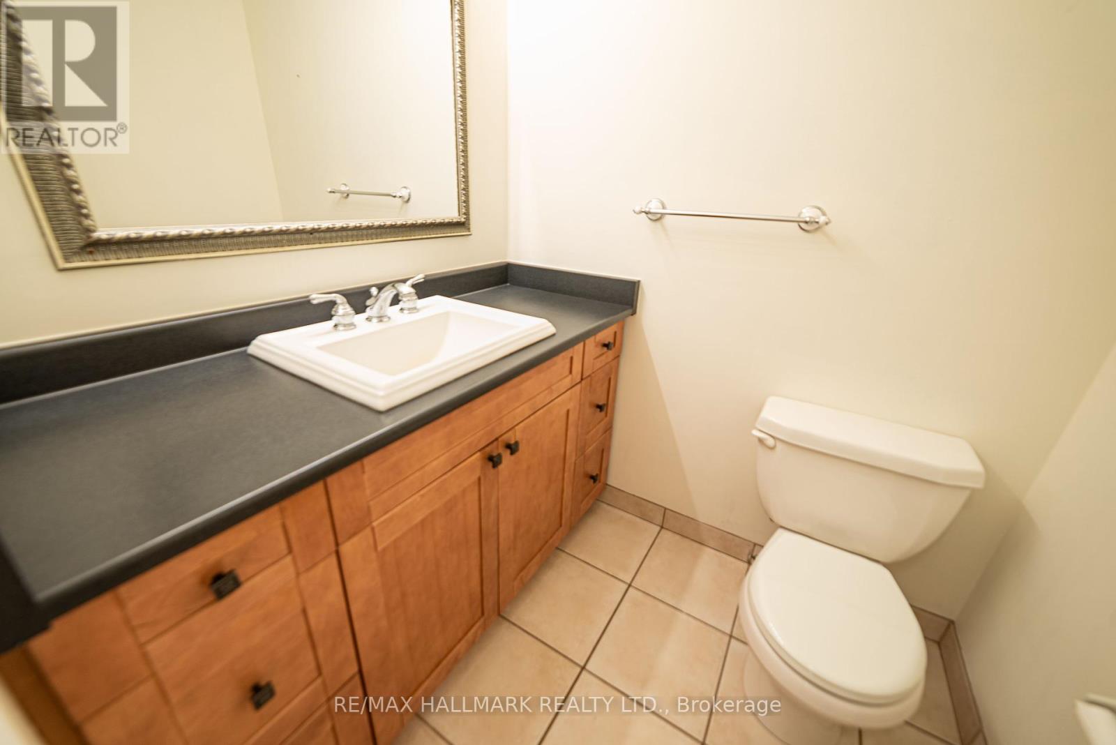 Photo 27 of Main 42 Portland Crescent, Newmarket ON