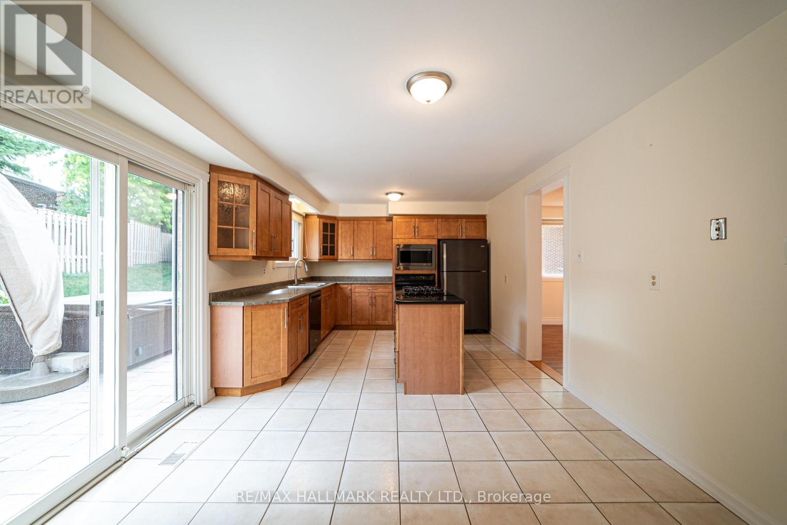 Photo 9 of Main 42 Portland Crescent, Newmarket ON