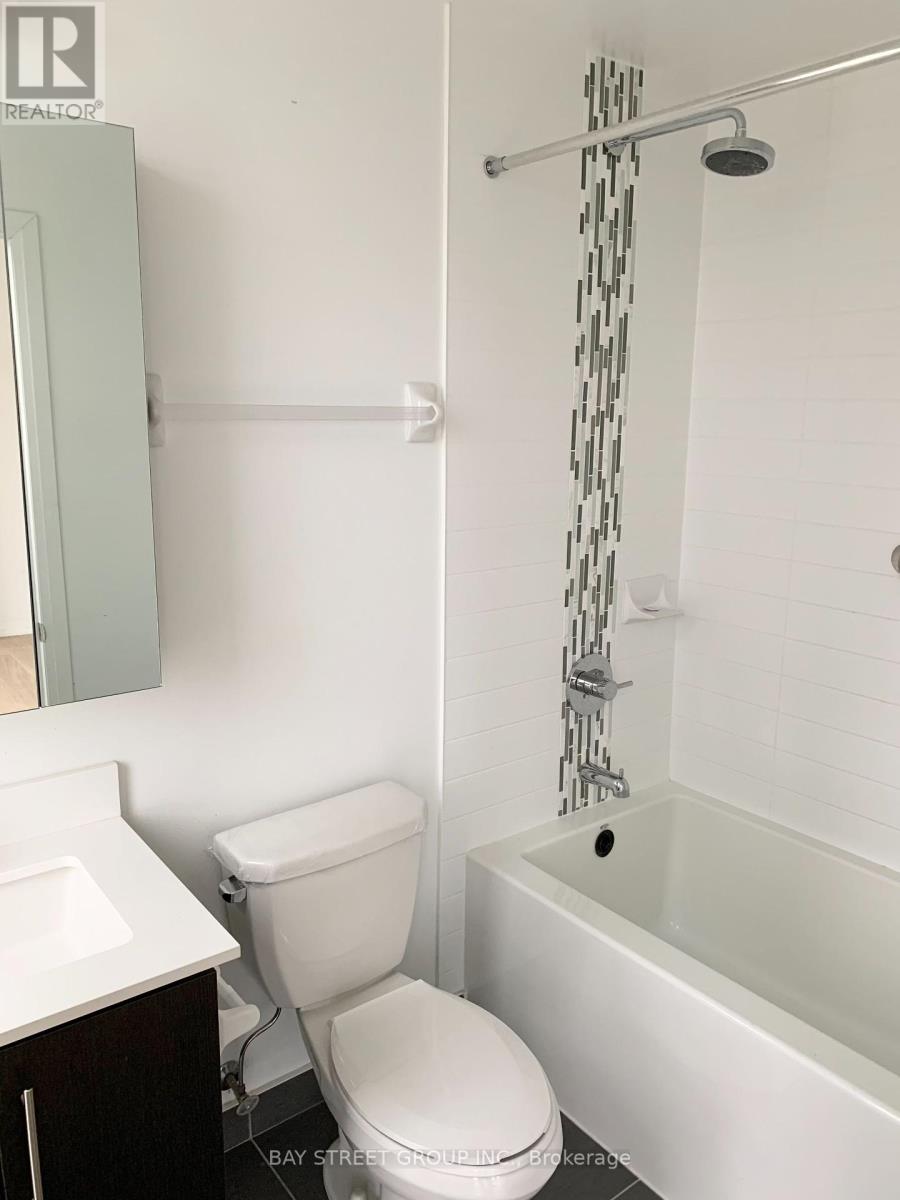 Photo 10 of 708 65 Oneida Crescent, Richmond Hill ON