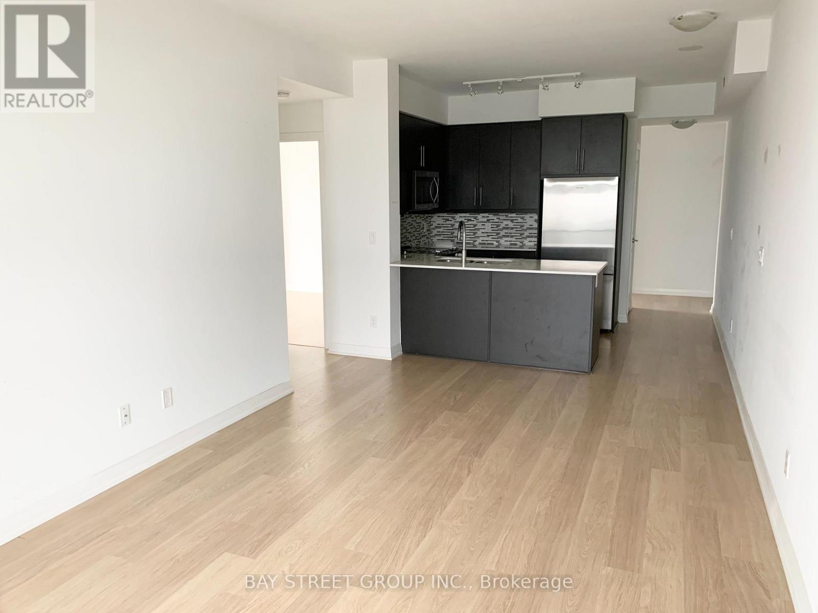 Photo 2 of 708 65 Oneida Crescent, Richmond Hill ON