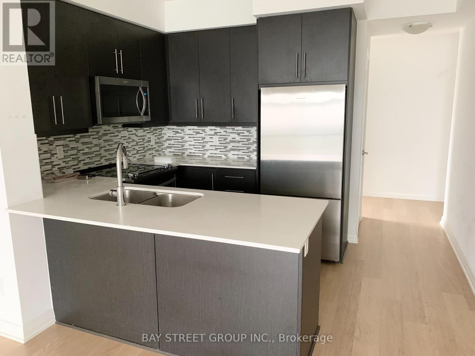 Photo 5 of 708 65 Oneida Crescent, Richmond Hill ON