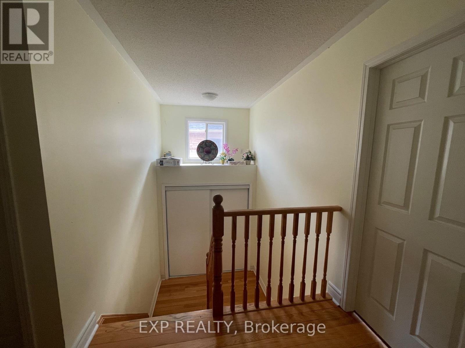 Photo 5 of Main 37 Bayhampton Drive, Brampton ON
