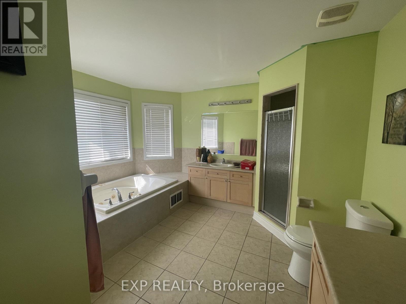 Photo 8 of Main 37 Bayhampton Drive, Brampton ON