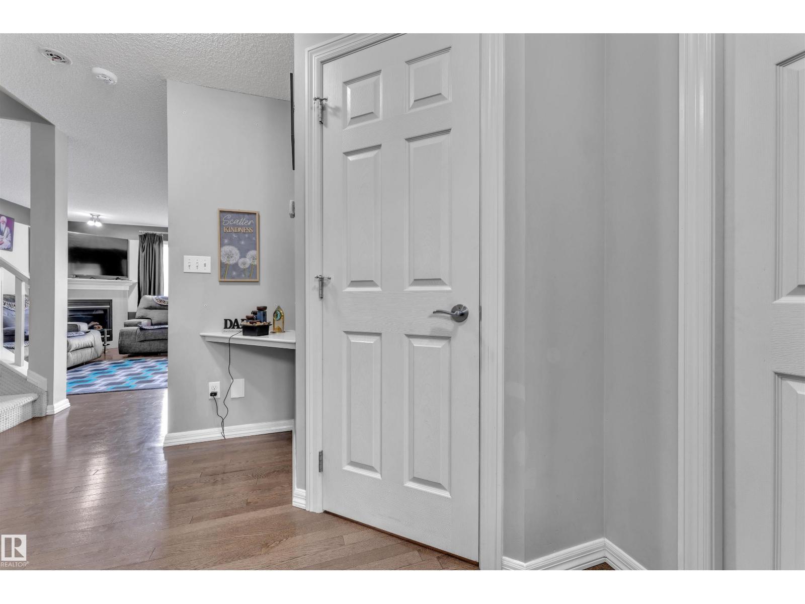 Photo 4 of 108 53 St Sw, Edmonton AB