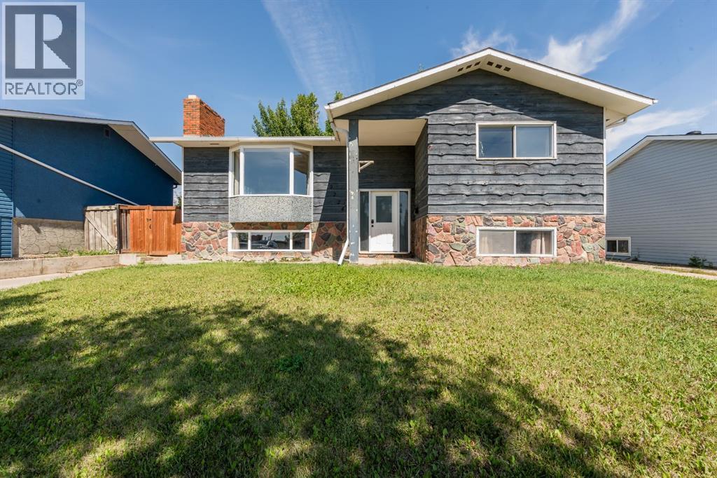 Photo 2 of 9224 107 Avenue, Grande Prairie AB