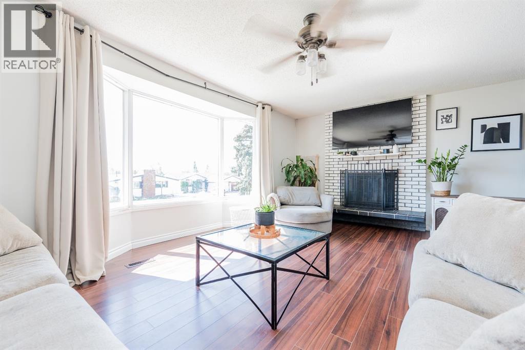 Photo 4 of 9224 107 Avenue, Grande Prairie AB