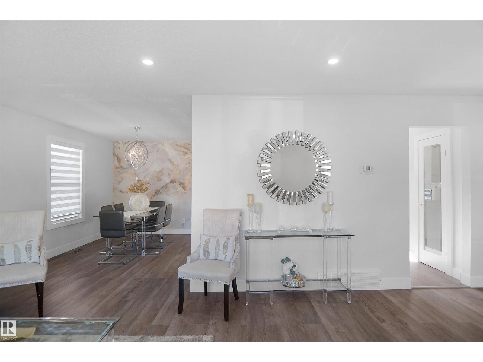 Photo 9 of 15128 88 A St Nw, Edmonton AB
