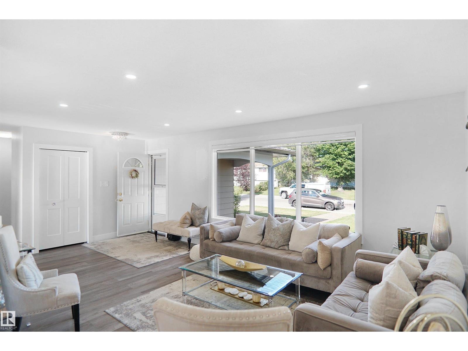 Photo 17 of 15128 88 A St Nw, Edmonton AB