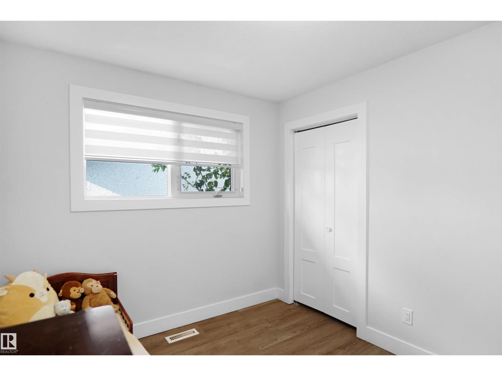 Photo 8 of 15128 88 A St Nw, Edmonton AB
