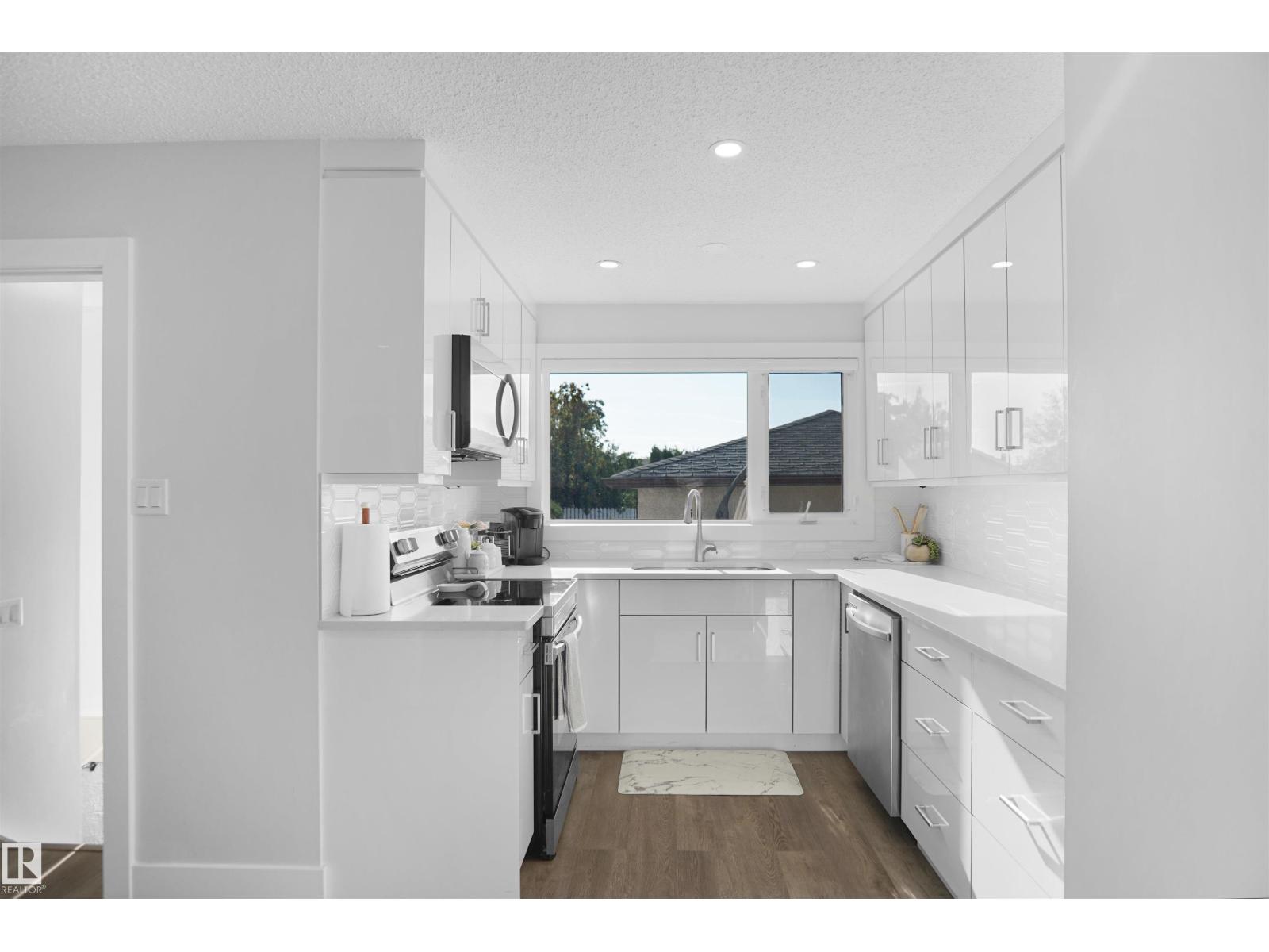 Photo 18 of 15128 88 A St Nw, Edmonton AB