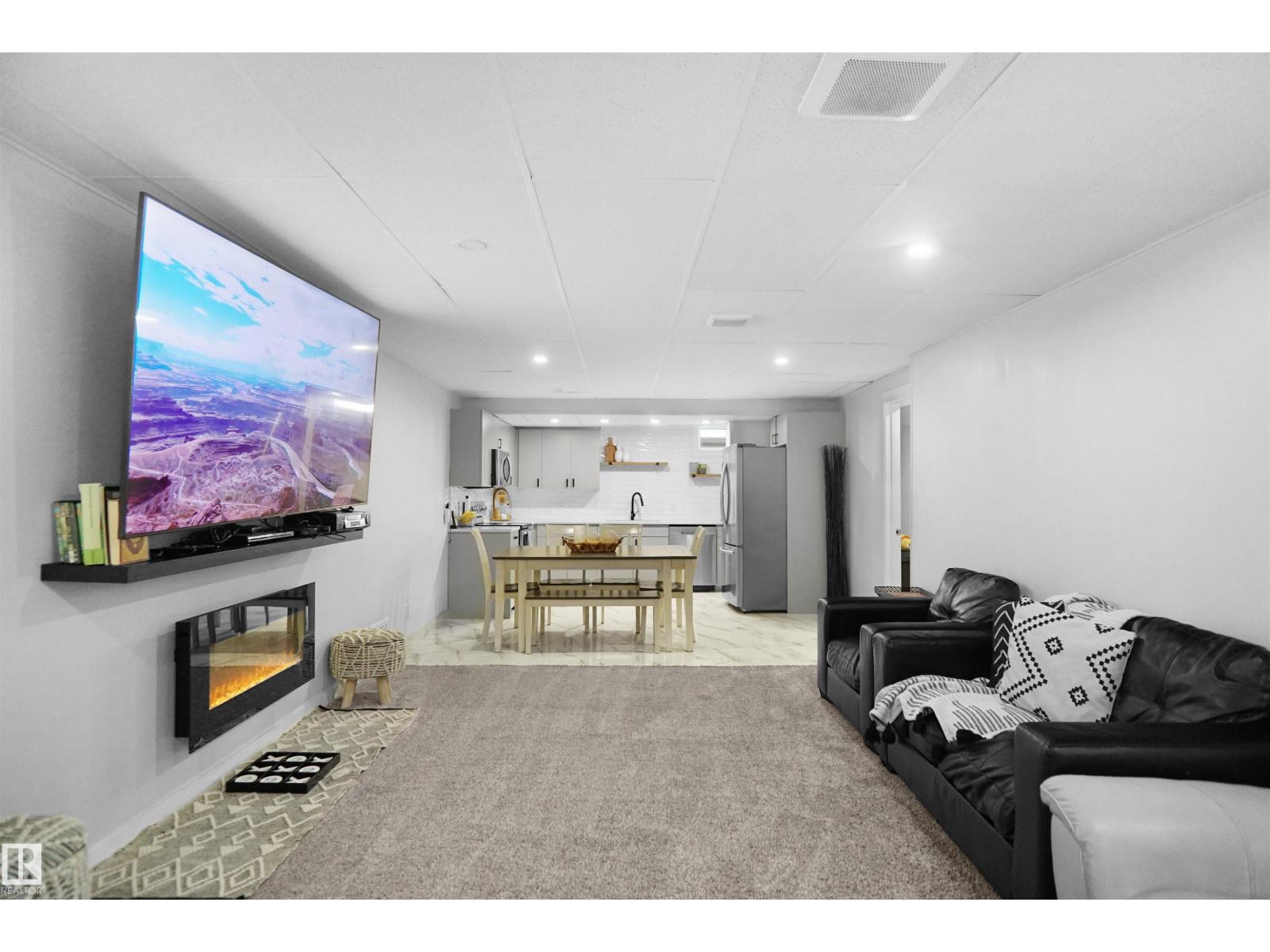 Photo 1 of 15128 88 A St Nw, Edmonton AB