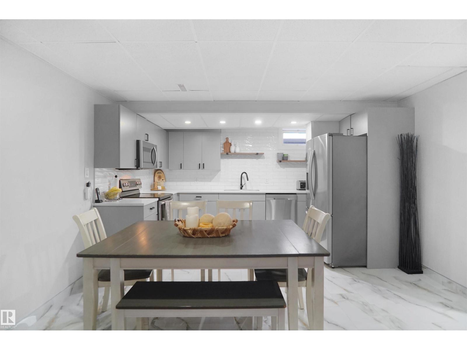 Photo 4 of 15128 88 A St Nw, Edmonton AB