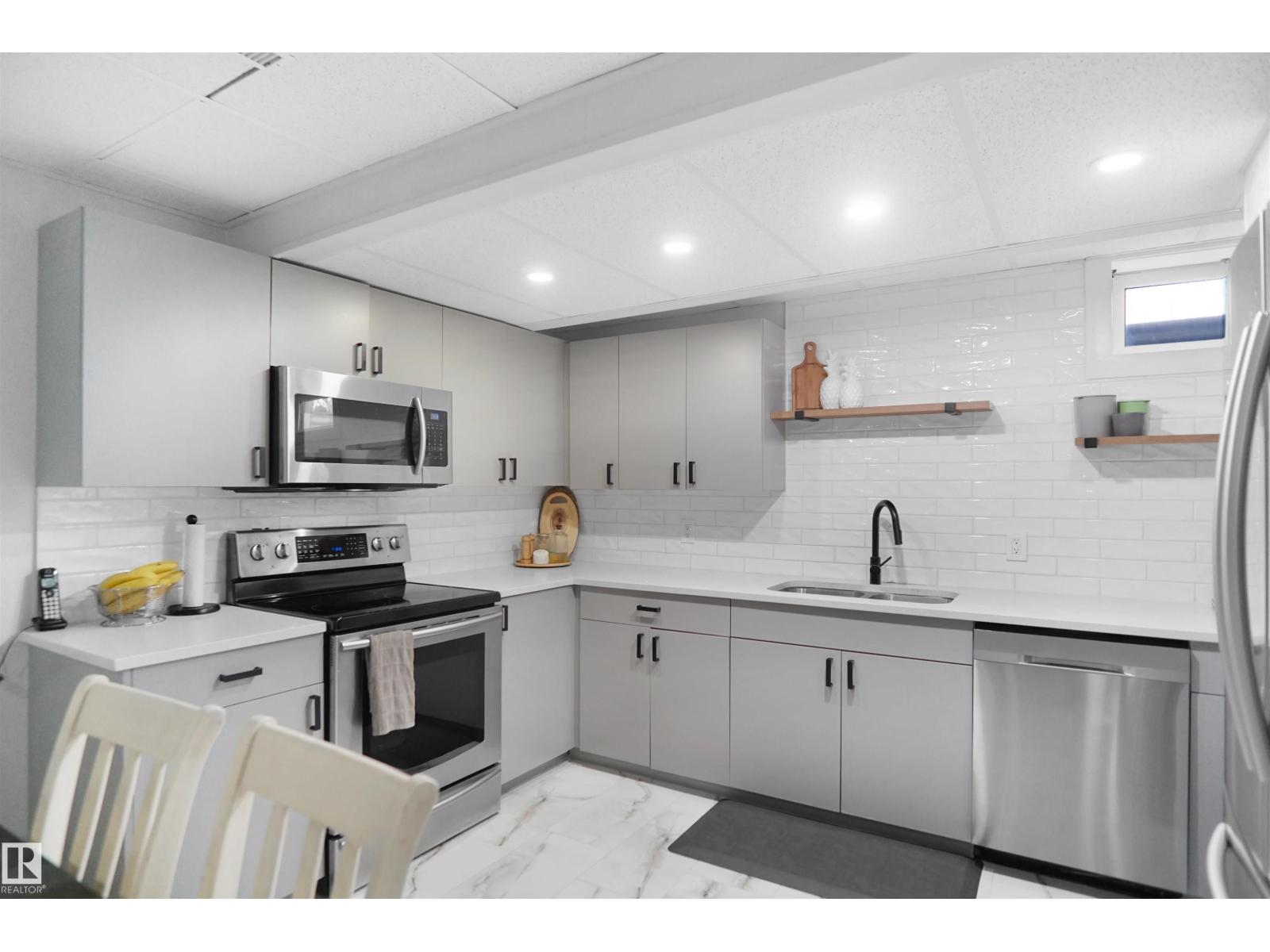 Photo 6 of 15128 88 A St Nw, Edmonton AB
