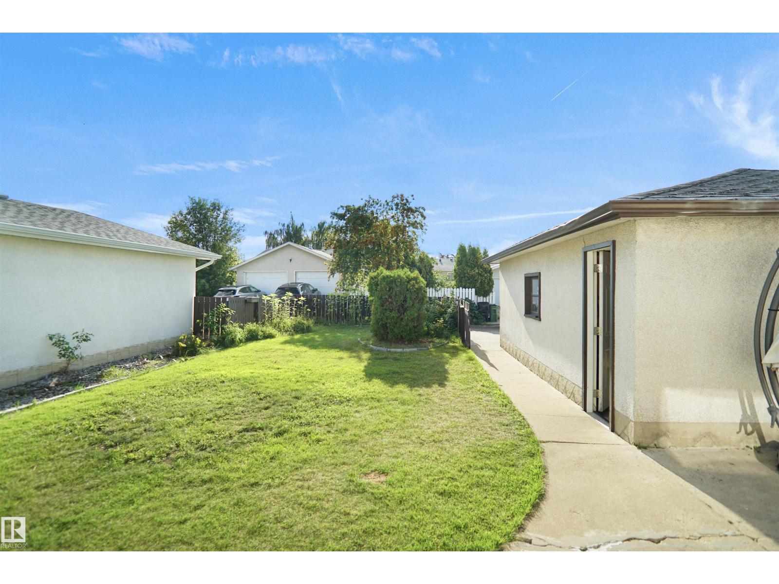 Photo 22 of 15128 88 A St Nw, Edmonton AB