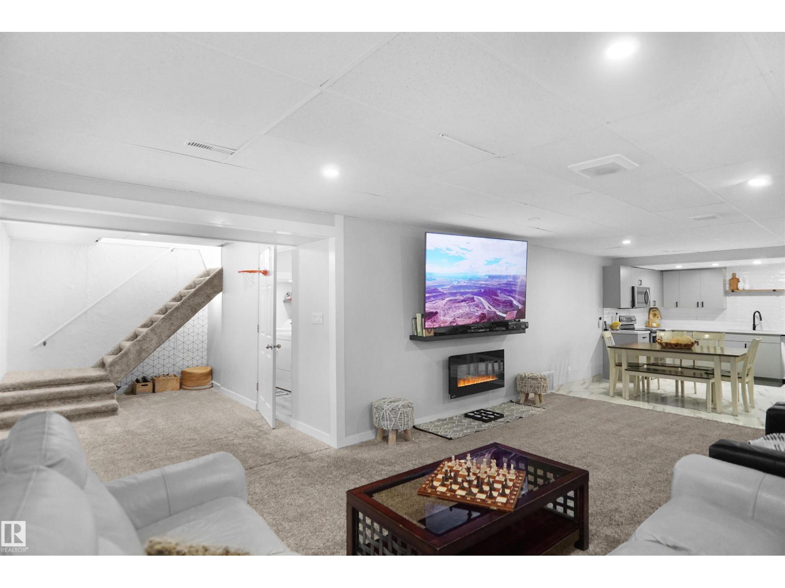 Photo 5 of 15128 88 A St Nw, Edmonton AB