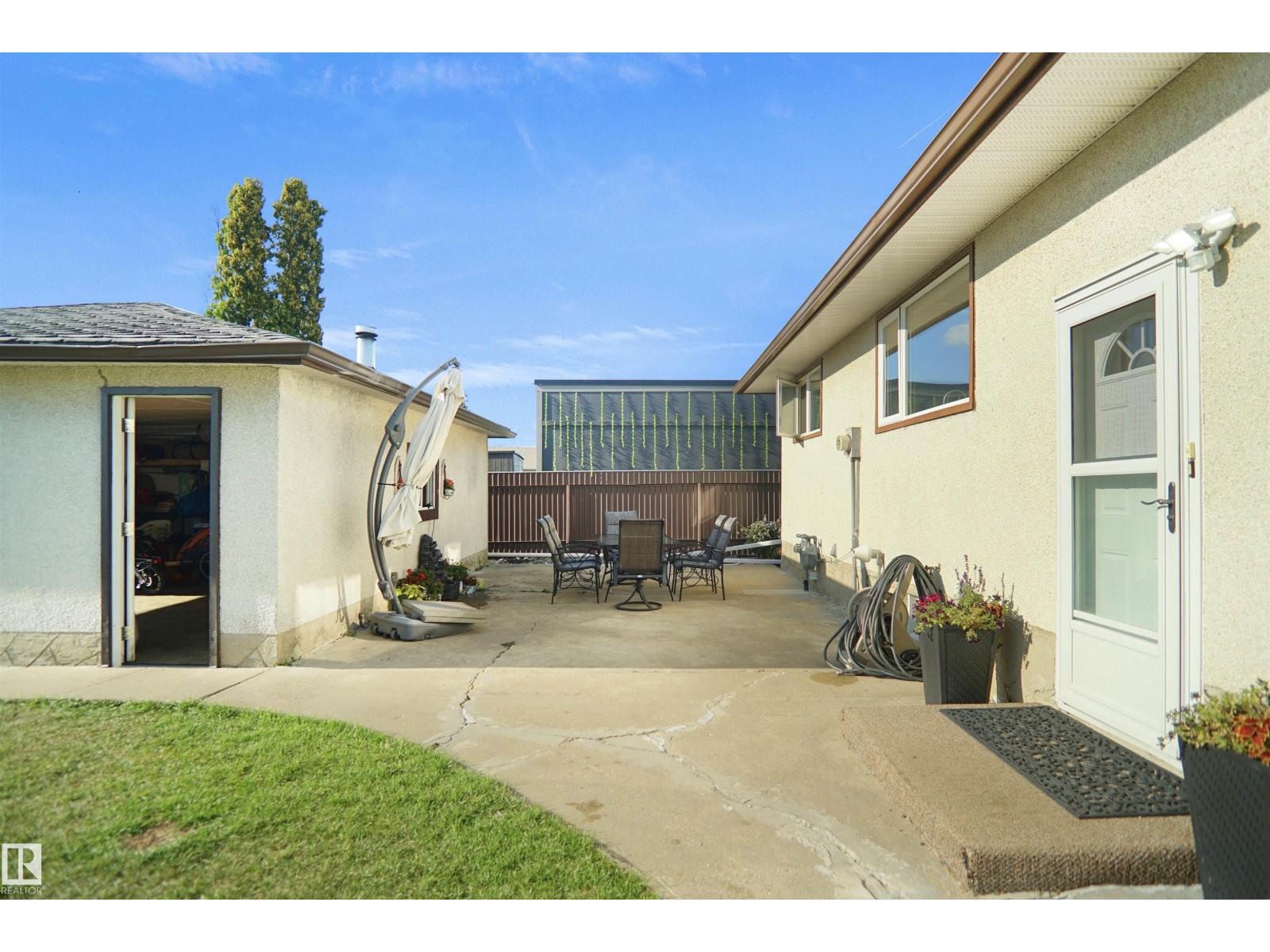 Photo 23 of 15128 88 A St Nw, Edmonton AB