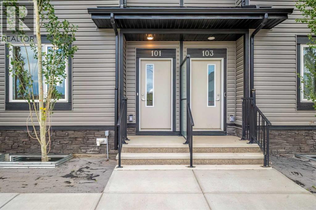 Single Family House for Sale in   Evanscrest Mews NW Evanston Calgary 