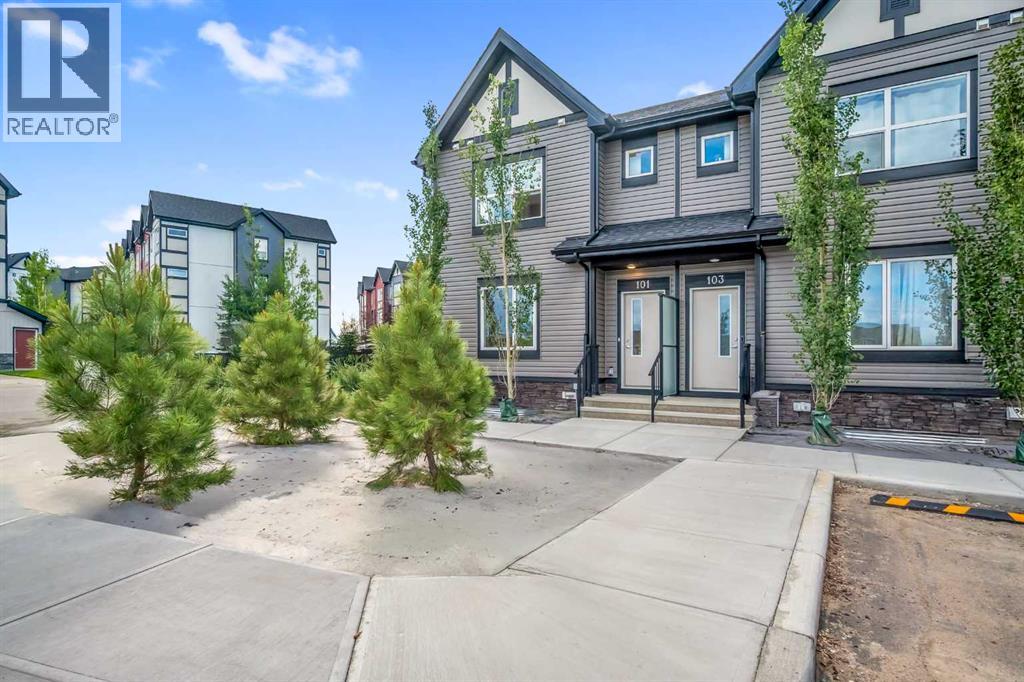 Single Family House for Sale in   Evanscrest Mews NW Evanston Calgary 