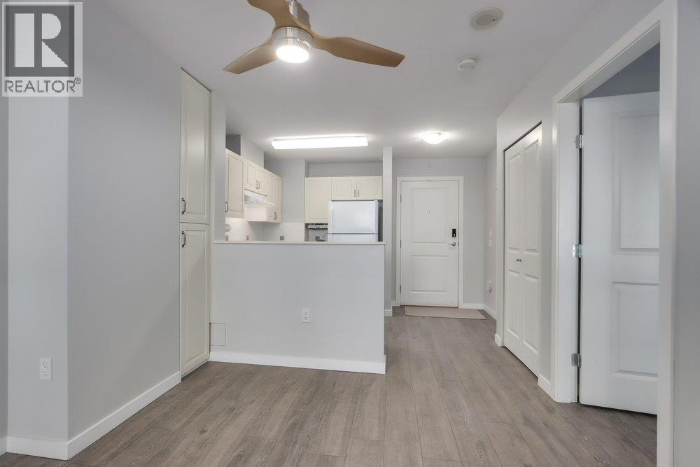 Photo 11 of 712 2799 Yew Street, Vancouver BC