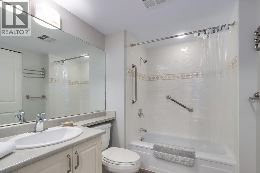 Photo 14 of 712 2799 Yew Street, Vancouver BC