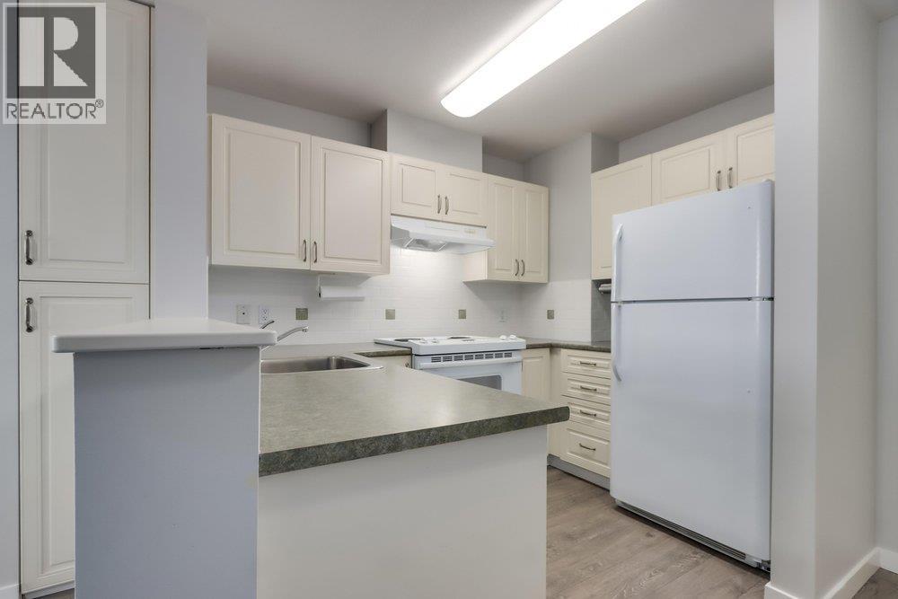 Photo 9 of 712 2799 Yew Street, Vancouver BC