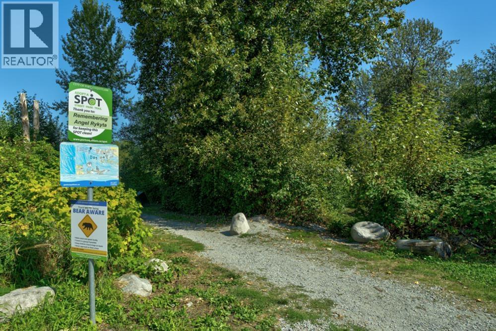 Photo 6 of 1827 Harbour Street, Port Coquitlam BC