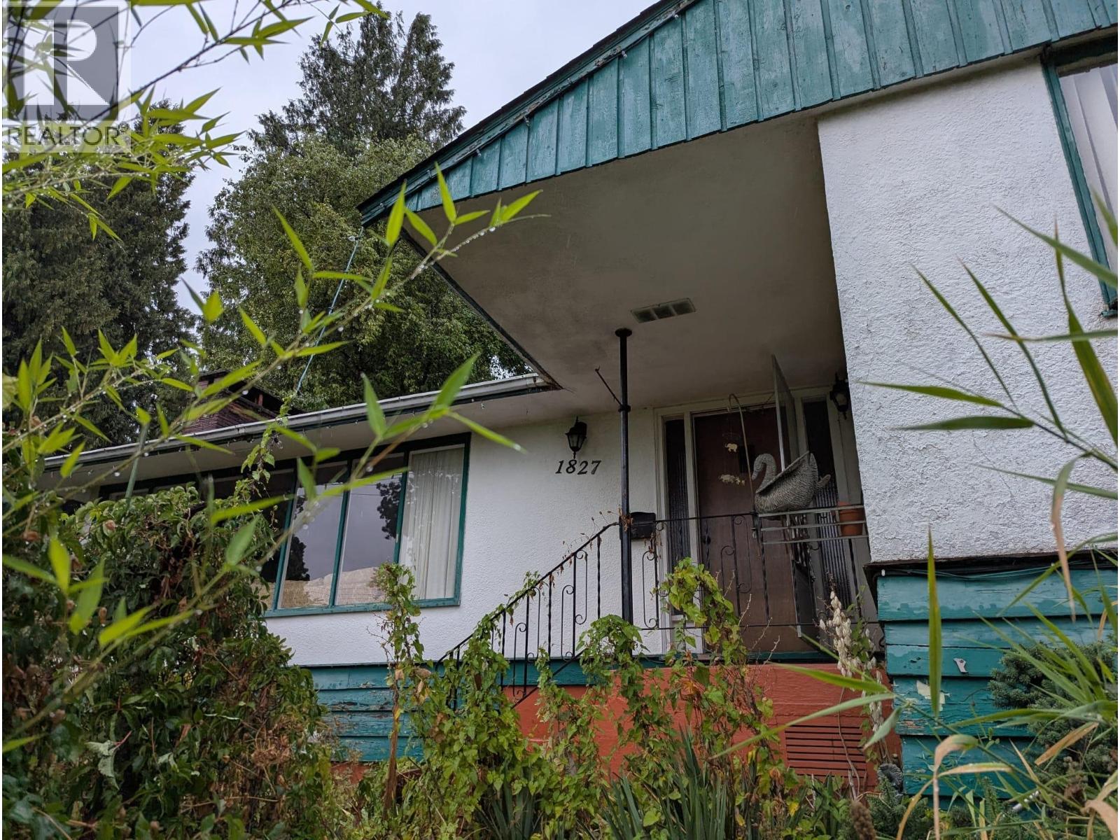 Photo 4 of 1827 Harbour Street, Port Coquitlam BC