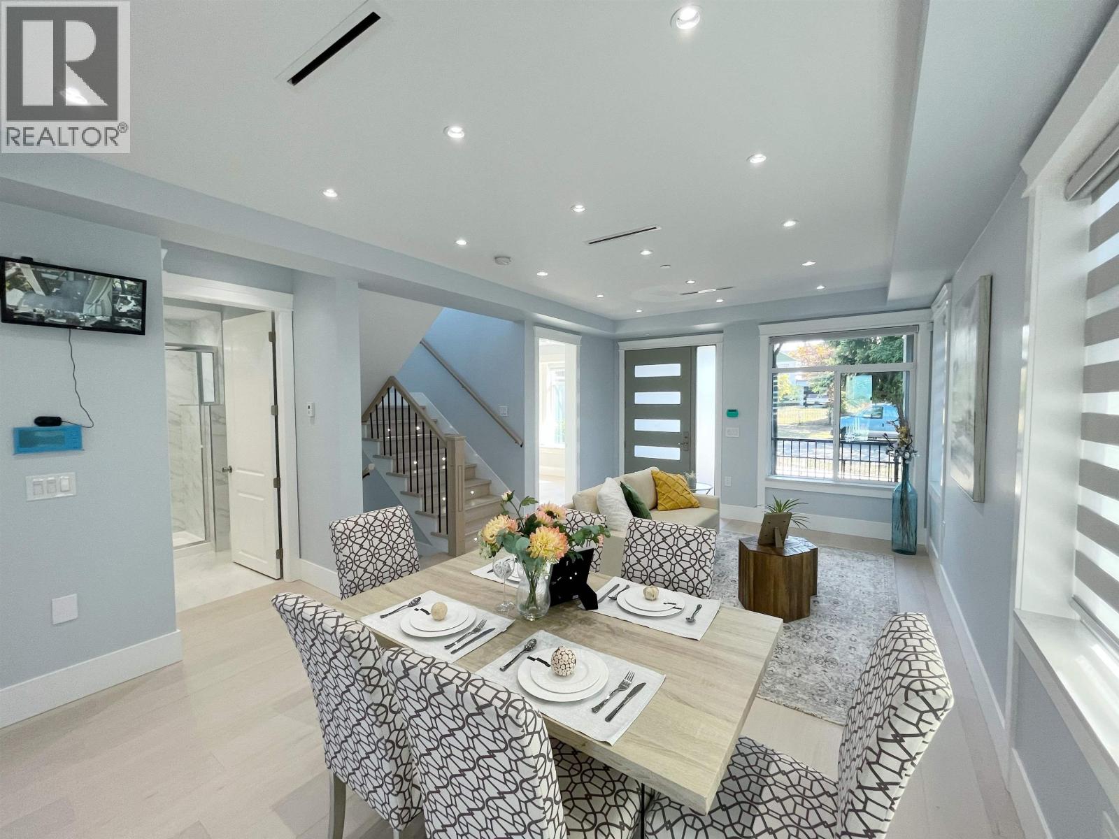 Photo 3 of 3275 E 20th Avenue, Vancouver BC