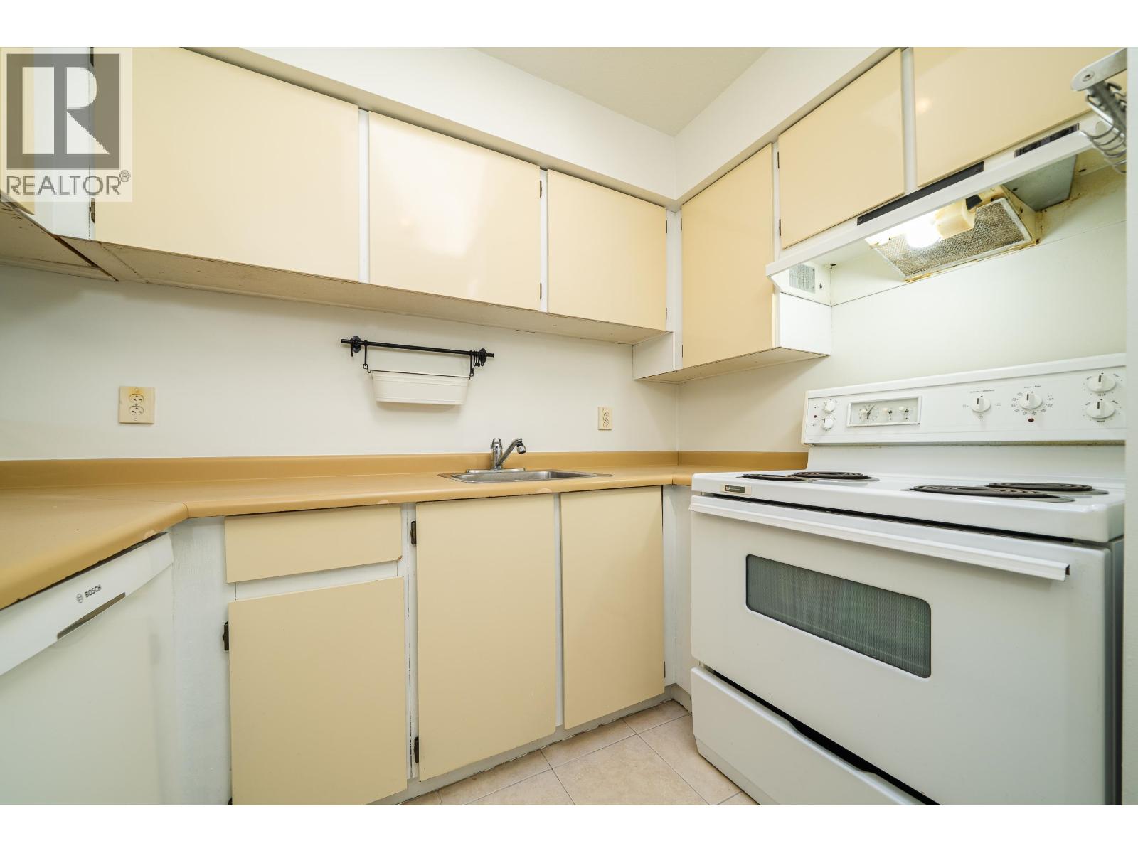 Photo 17 of 313 8460 Ackroyd Road, Richmond BC