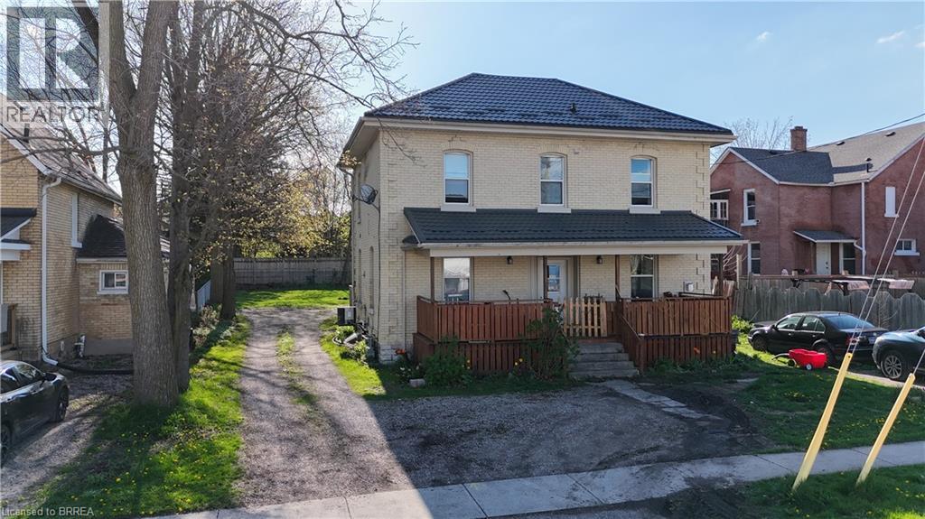Photo 2 of 34 Young Street, Woodstock ON