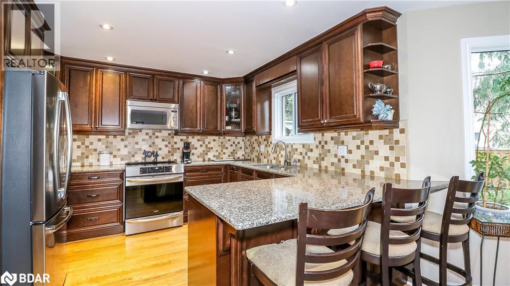 Photo 26 of 12 Gordon Court, Barrie ON
