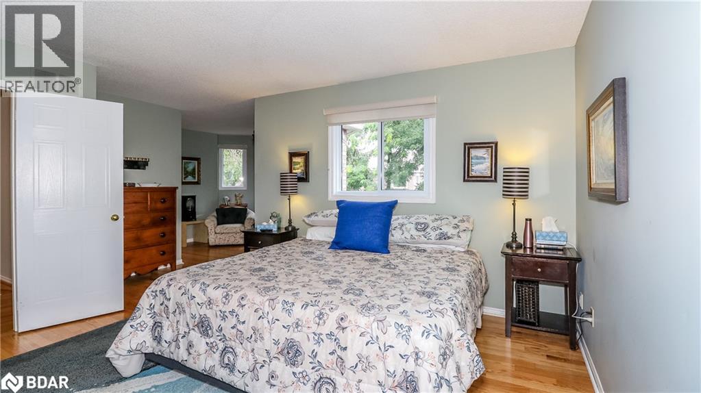 Photo 15 of 12 Gordon Court, Barrie ON