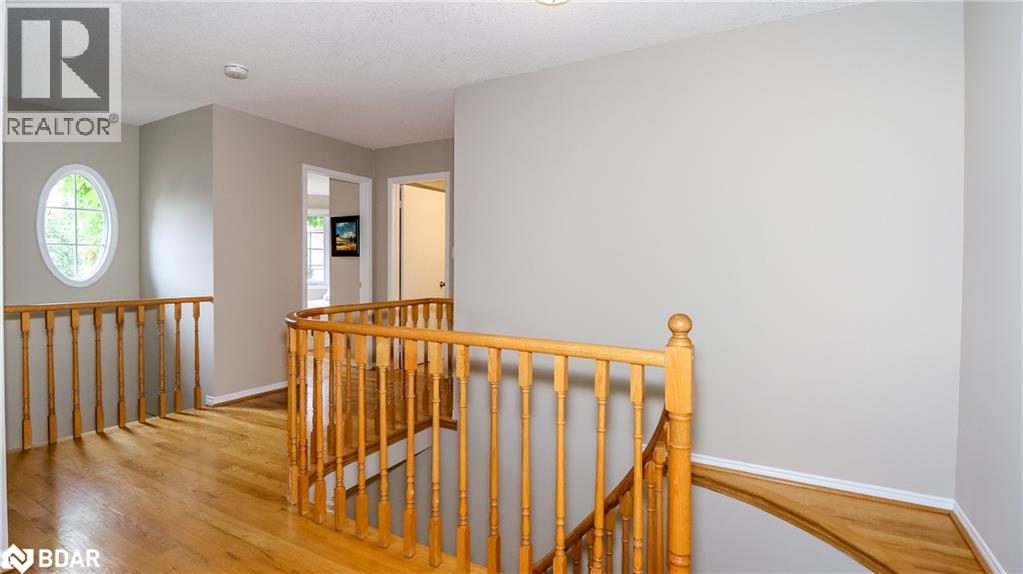 Photo 42 of 12 Gordon Court, Barrie ON