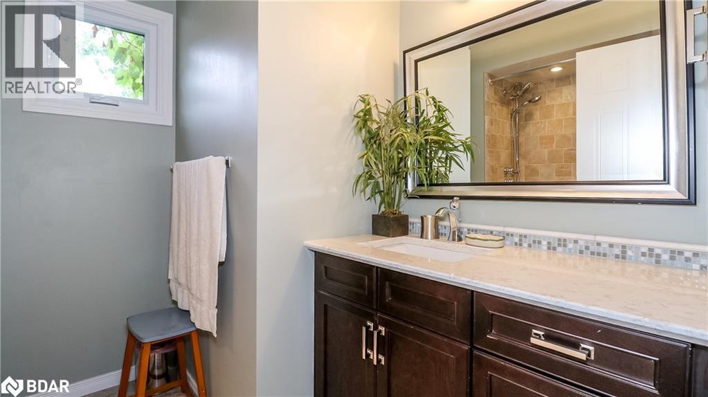 Photo 43 of 12 Gordon Court, Barrie ON