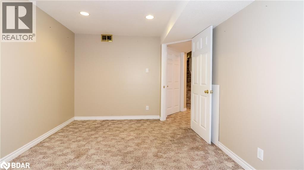 Photo 25 of 12 Gordon Court, Barrie ON