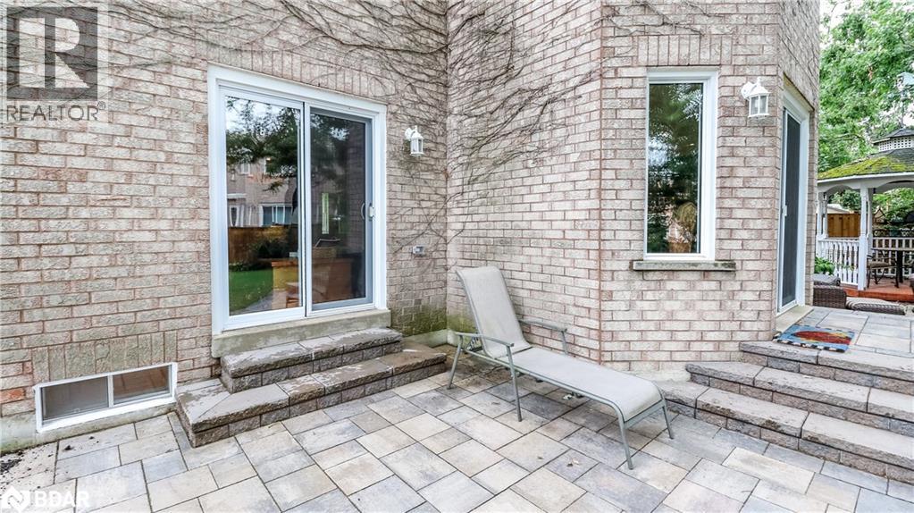 Photo 4 of 12 Gordon Court, Barrie ON