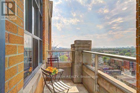 Photo 5 of 1402 438 Richmond Street W, Toronto ON